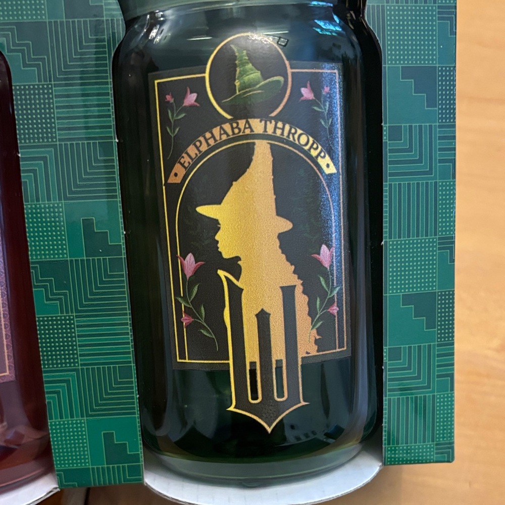 New Wicked x Dragon Glass Drinking Glass Set - Red and Green - Picture 4 of 4